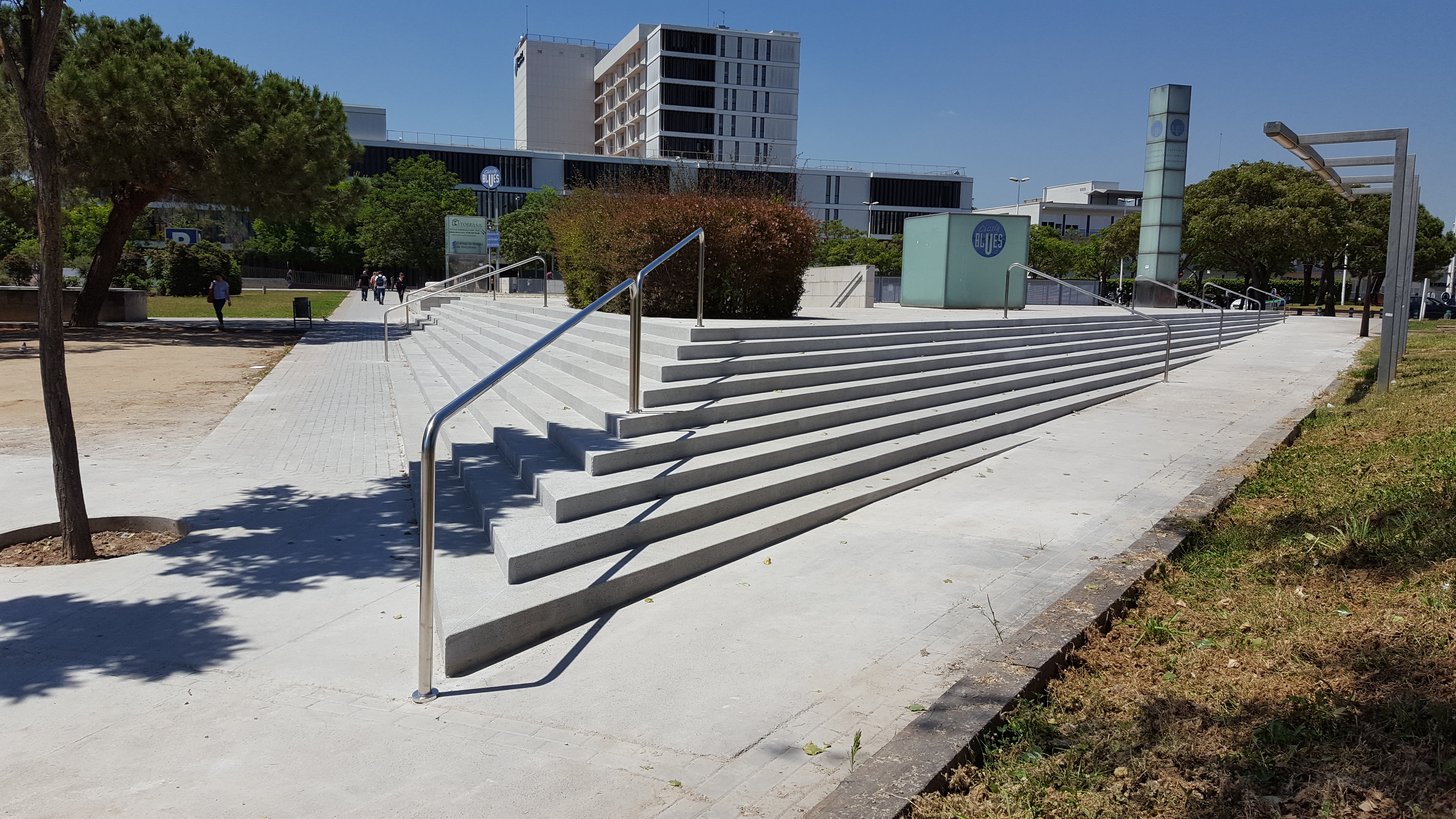 Peldaños en L parc tauli